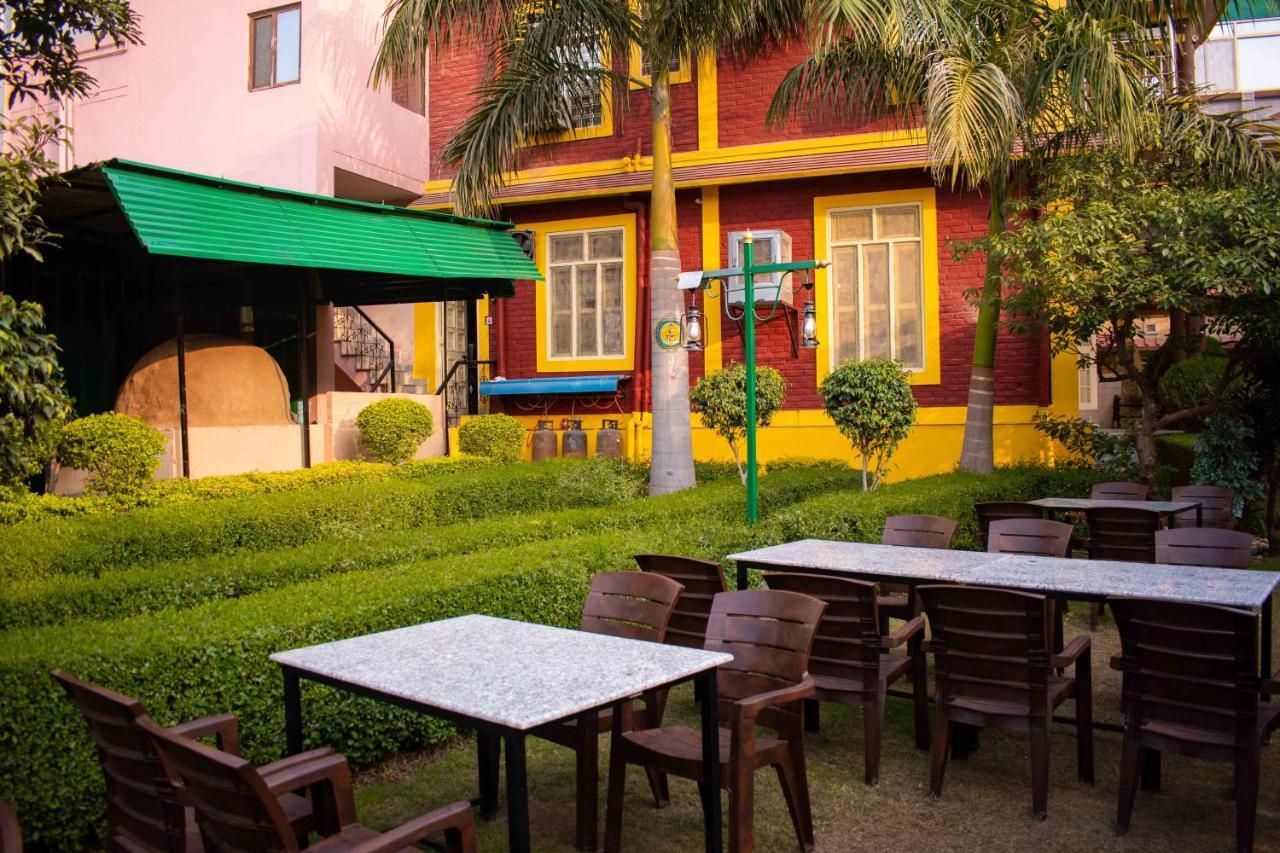 Mvt Guesthouse & Restaurant ริชิเคช ภายนอก รูปภาพ